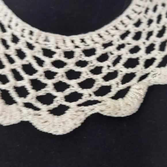 Vintage White Crocheted Collar Buttons in the back - Picture 3 of 10
